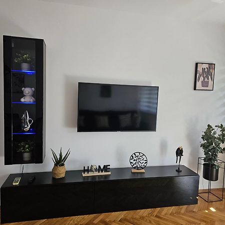 Apartman Laura 카를로바츠 외부 사진