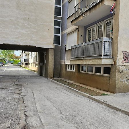 Apartman Laura 카를로바츠 외부 사진
