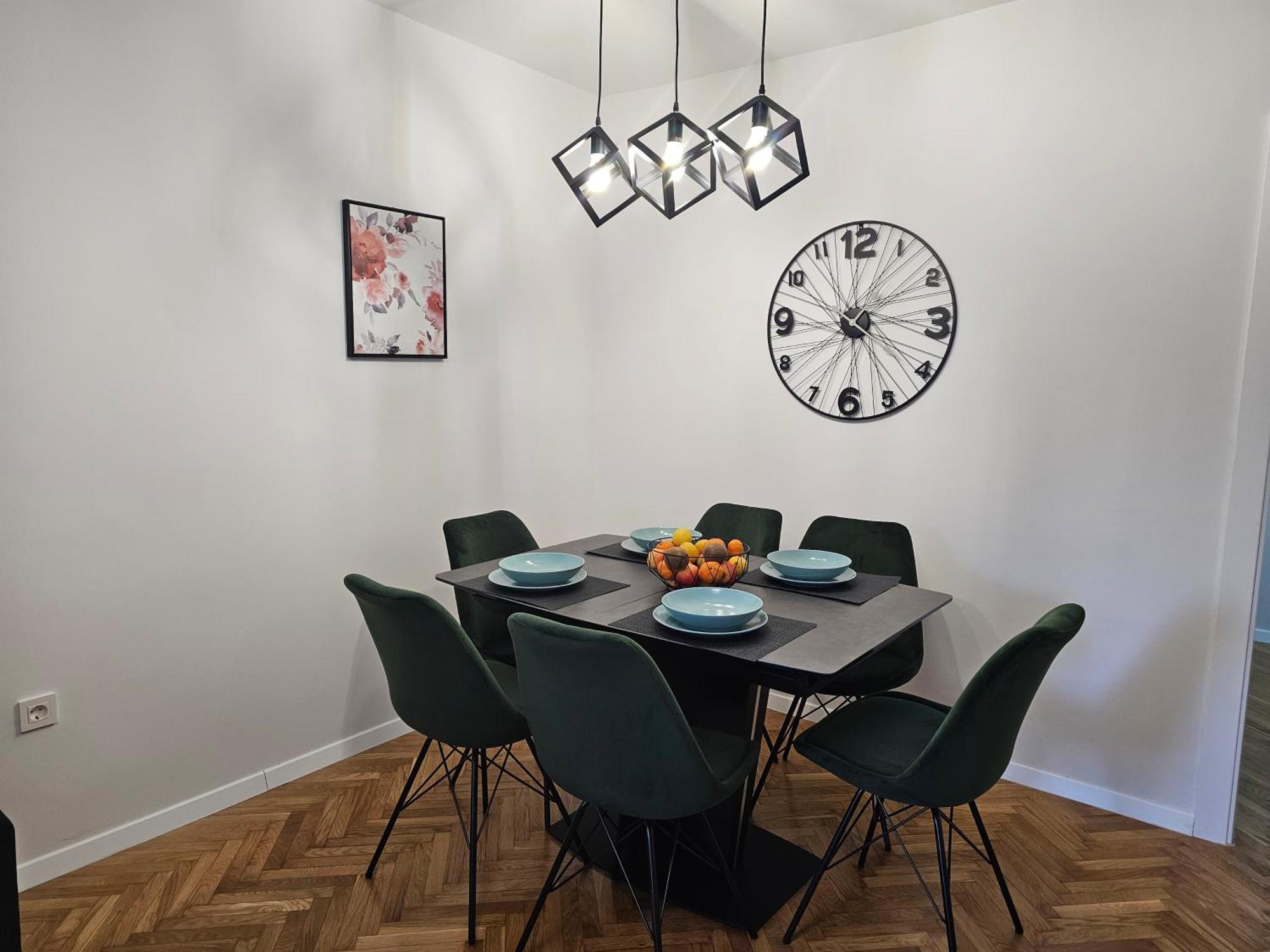 Apartman Laura 카를로바츠 외부 사진